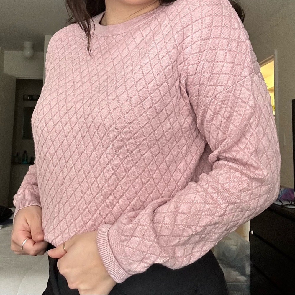 Light pink sweater. Size: L. Brand: Forever 21.